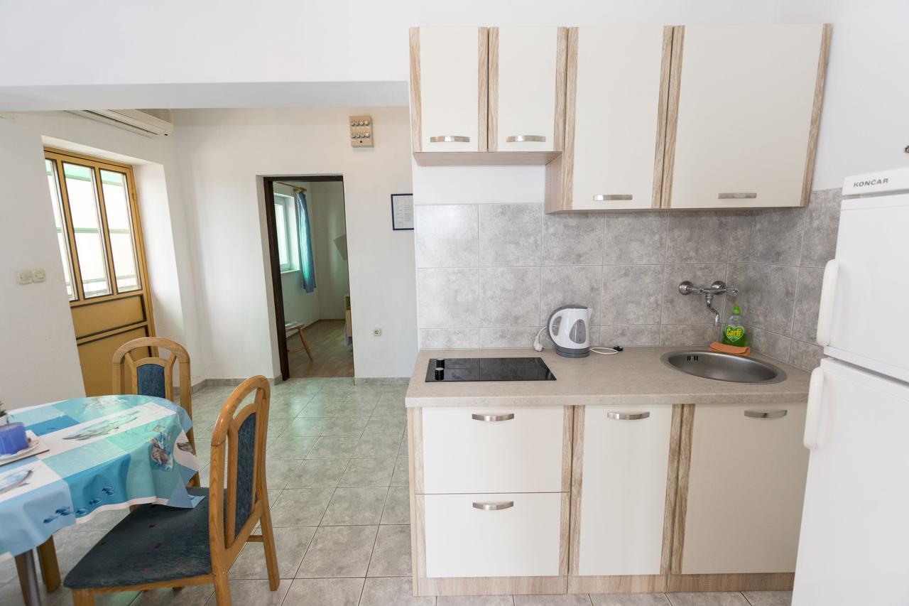 Apartments Ksenija Primosten Luaran gambar