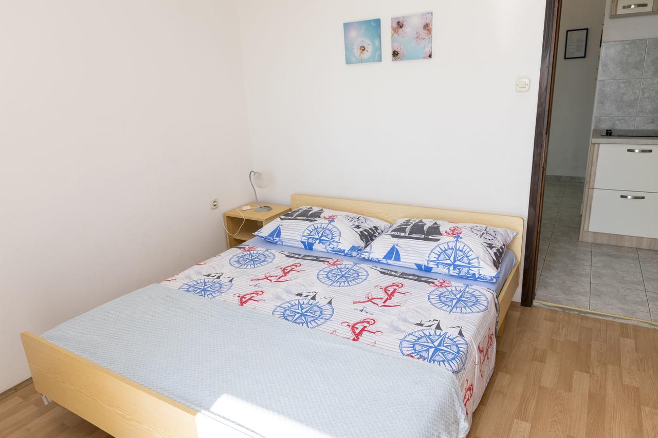 Apartments Ksenija Primosten Luaran gambar